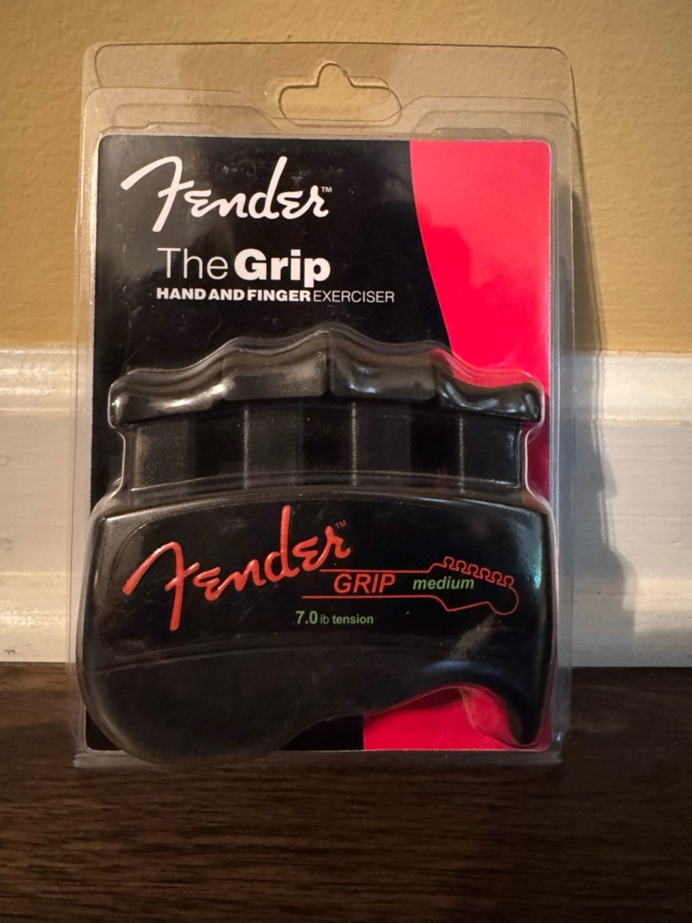 NWT Fender Grip Hand and Finger Exerciser 7lbs  Ergonomic Design